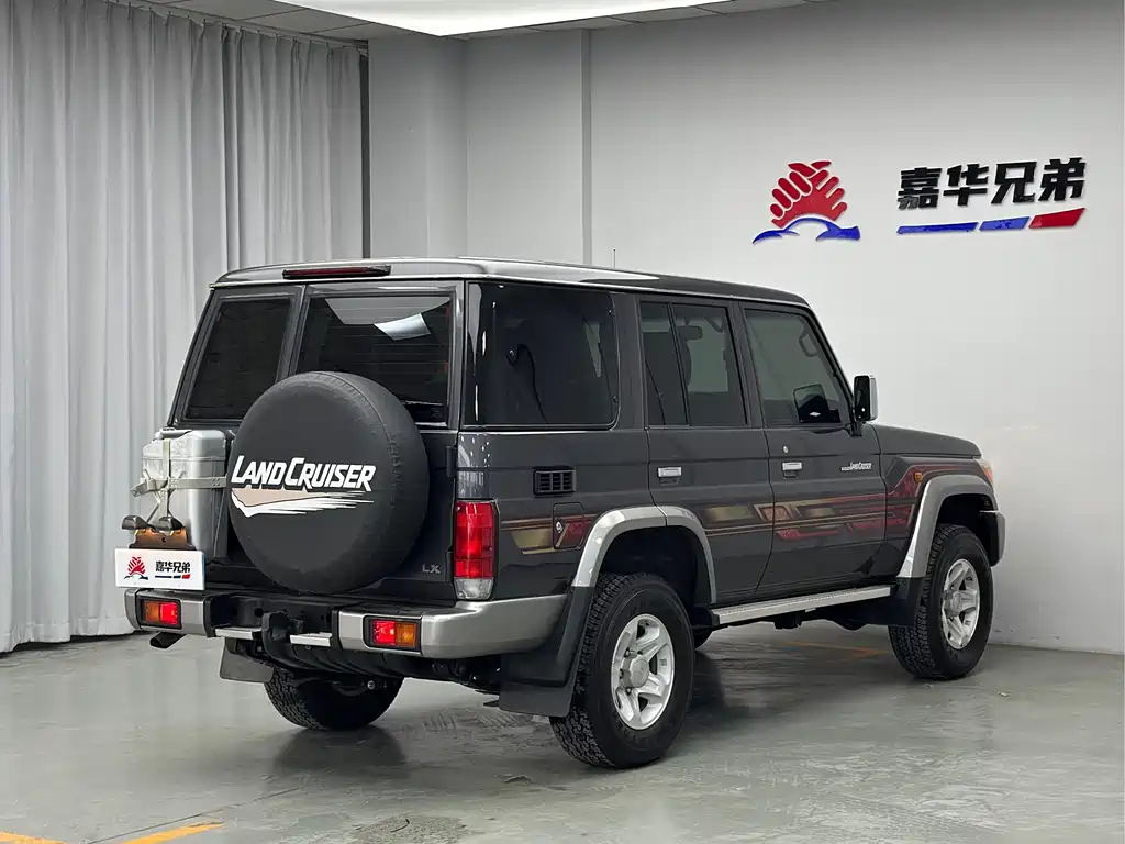 Toyota Land Cruiser 2023 — фото 9