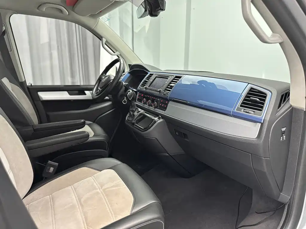 Volkswagen Multivan 2018 — фото 38