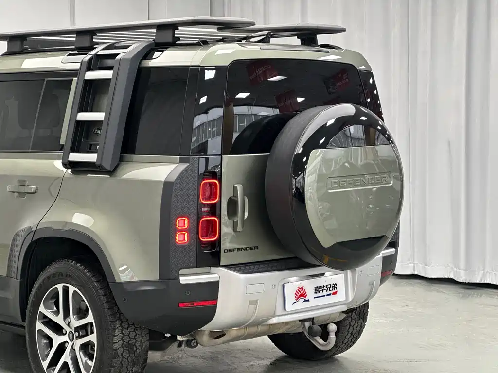Land Rover Defender 2023 — фото 13
