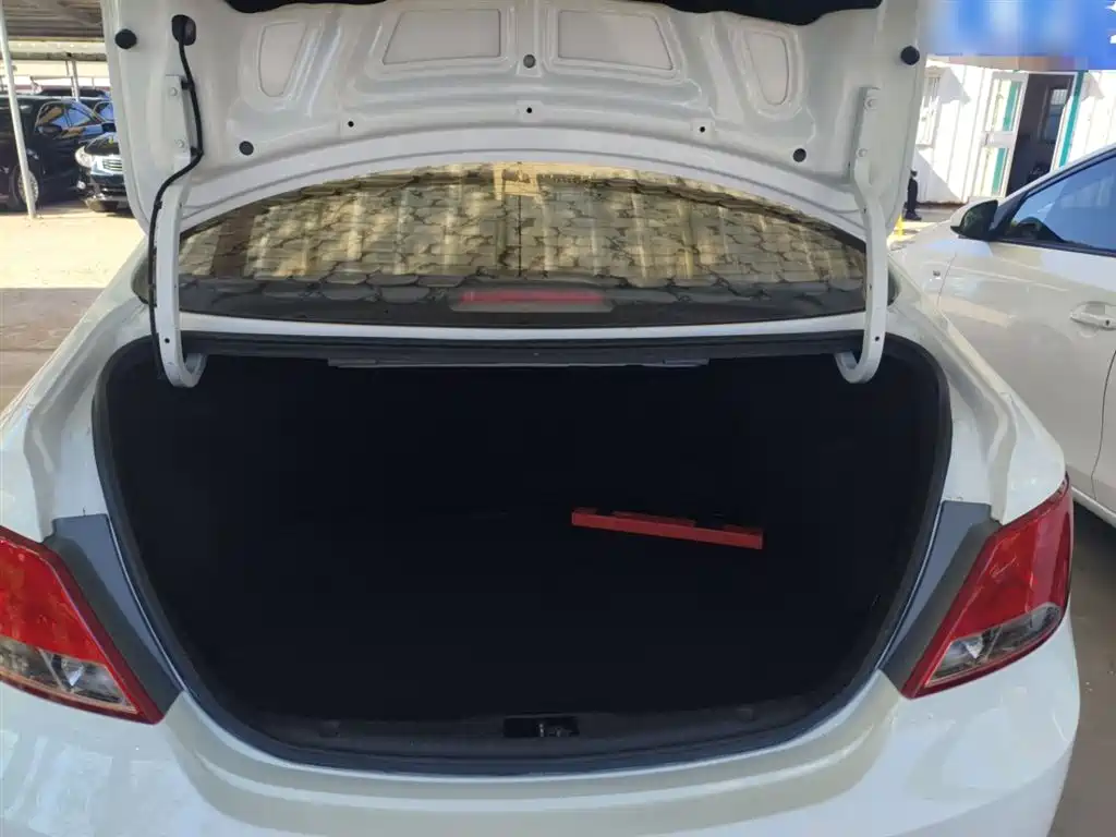 Hyundai Verna 2016 — фото 19