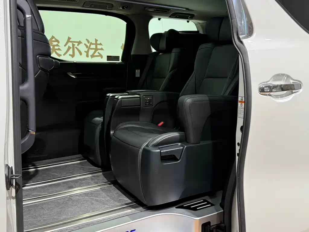 Toyota Vellfire 2020 — фото 10