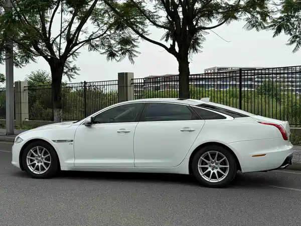 Jaguar XJ 2016