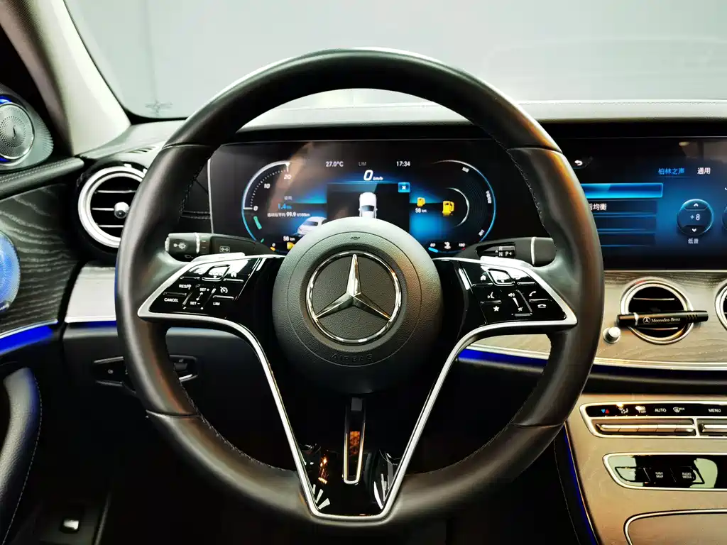 Mercedes-Benz E-Class 2021 — фото 15