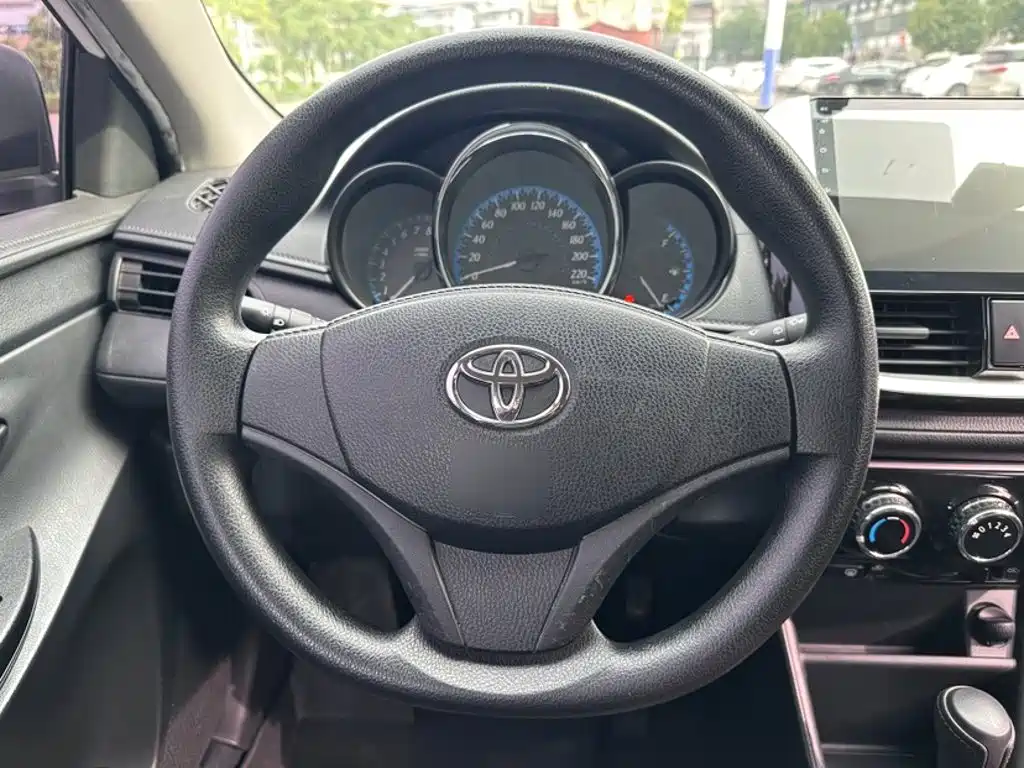 Toyota Yaris L 2018 — фото 13