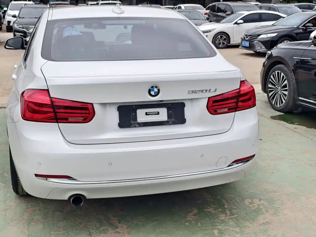BMW 3 Series 2016 — фото 11
