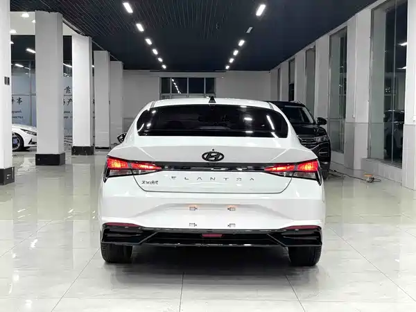 Hyundai Elantra 2023