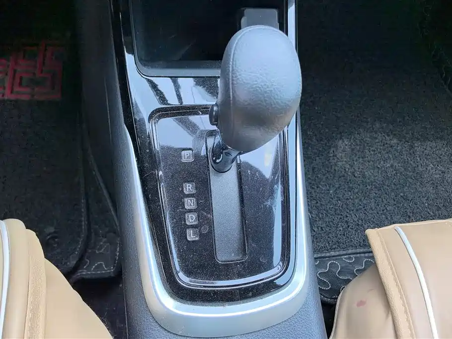 Nissan Tiida 2017 — фото 16