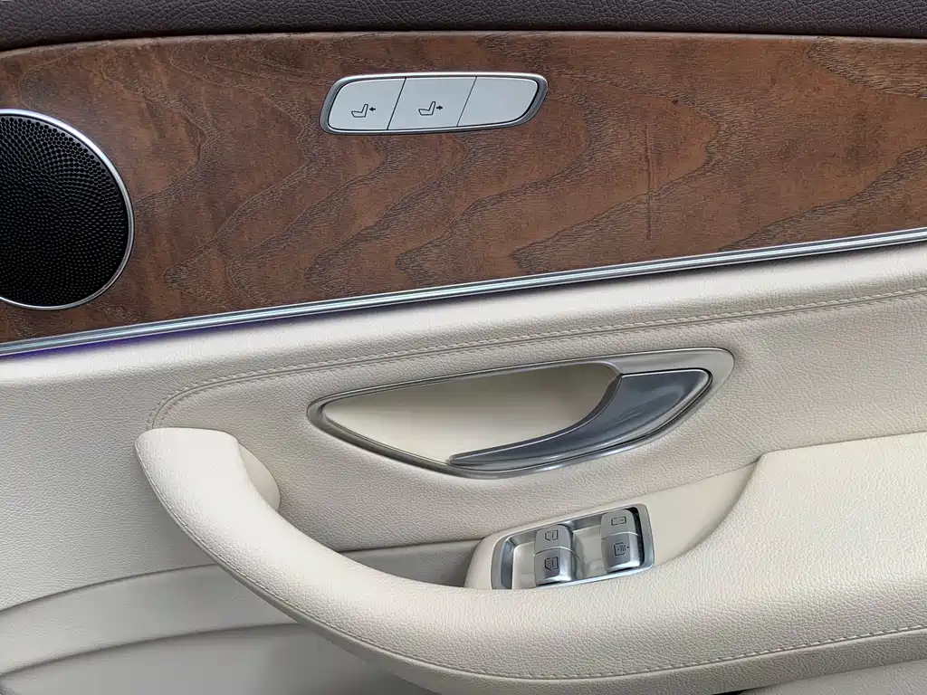 Mercedes-Benz E-Class 2017 — фото 27