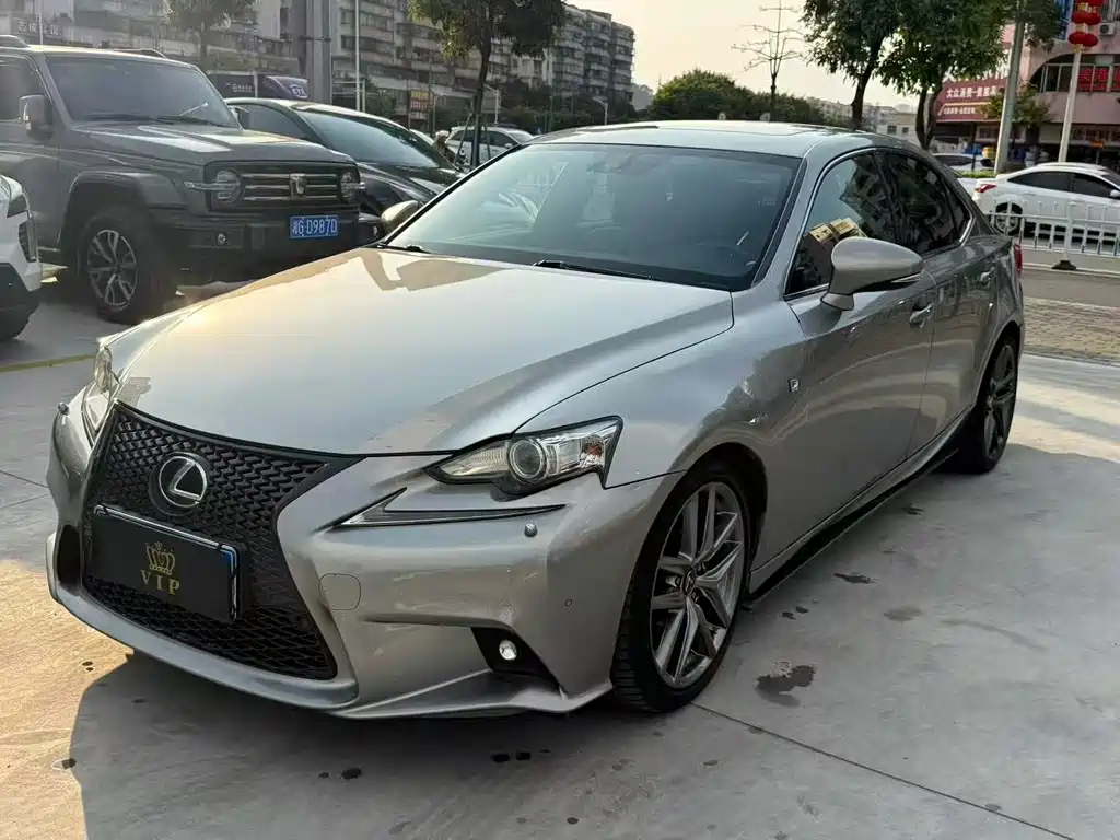 Lexus IS 2017