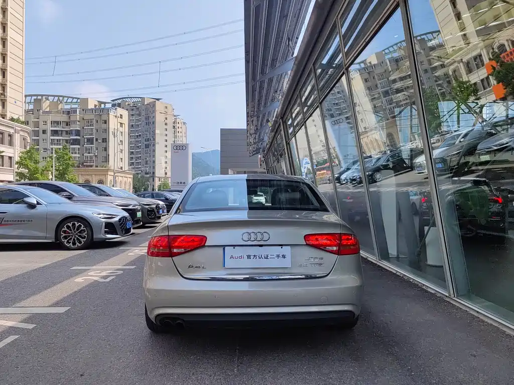 Audi A4L 2015