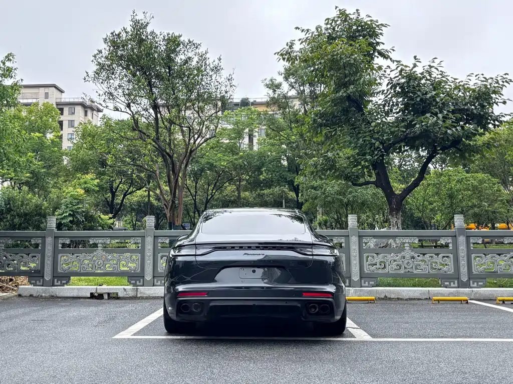 Porsche Panamera 2022
