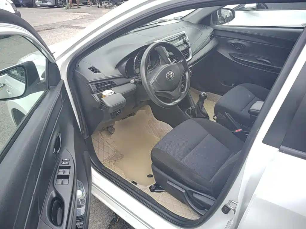Toyota Yaris L 2017 — фото 16