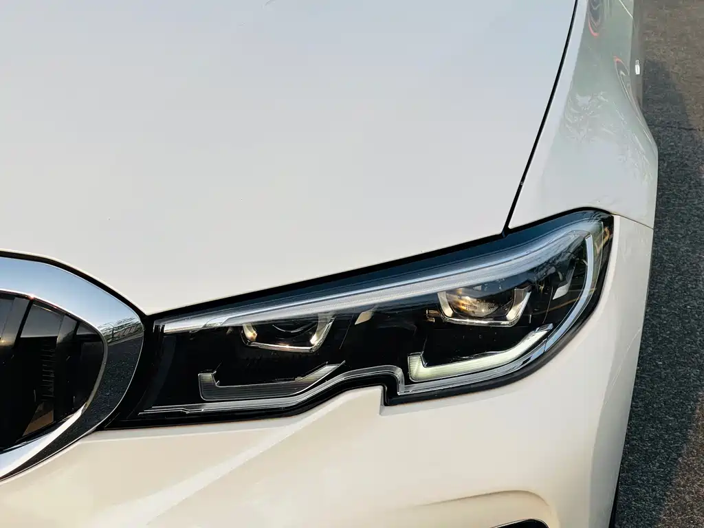 BMW 3 Series 2019 — фото 16