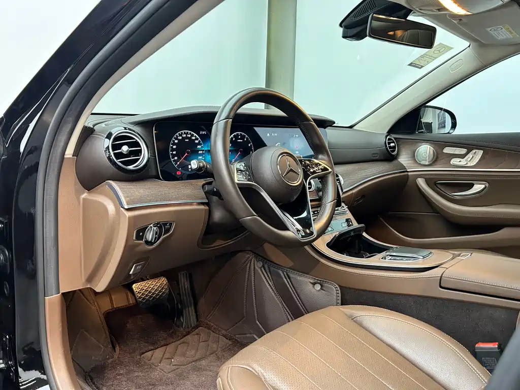Mercedes-Benz E-Class 2023 — фото 10