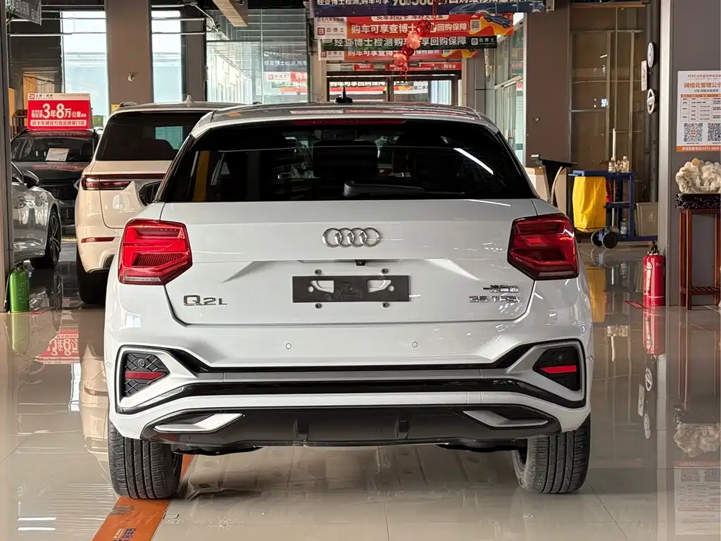 Audi Q2L 2022 — фото 8
