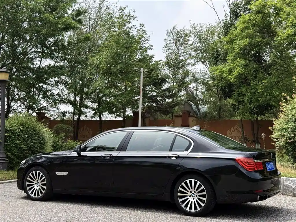 BMW 7 Series 2012 — фото 6