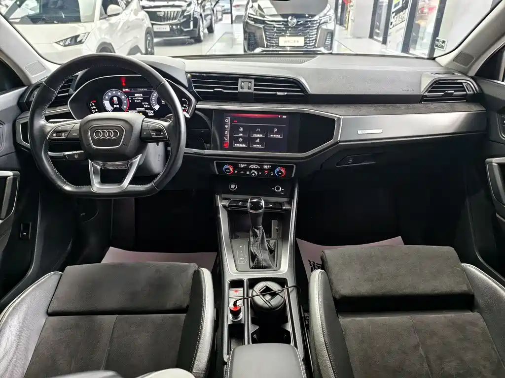Audi Q3 2021 — фото 10