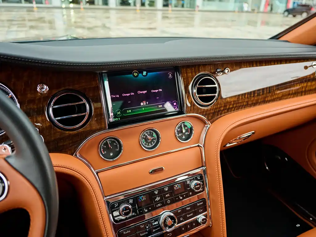 Bentley Mulsanne 2017 — фото 15