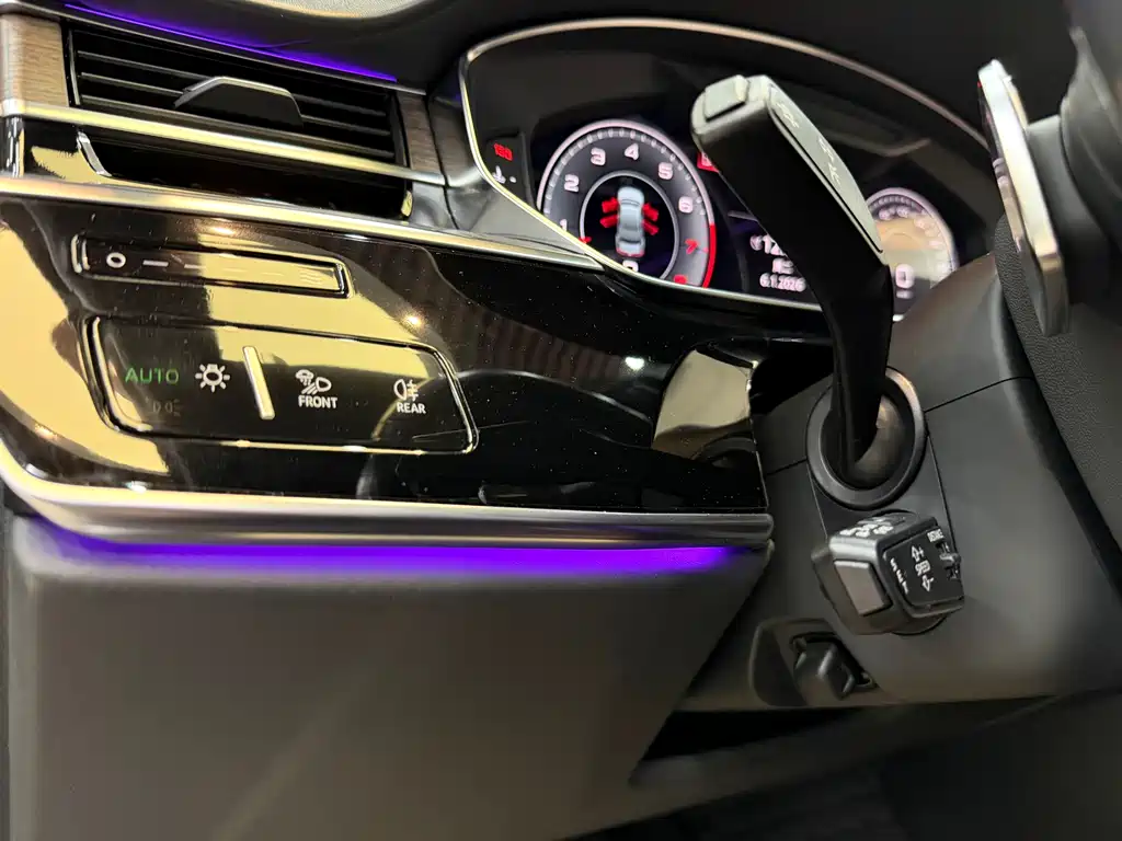 Audi A8 2022 — фото 20