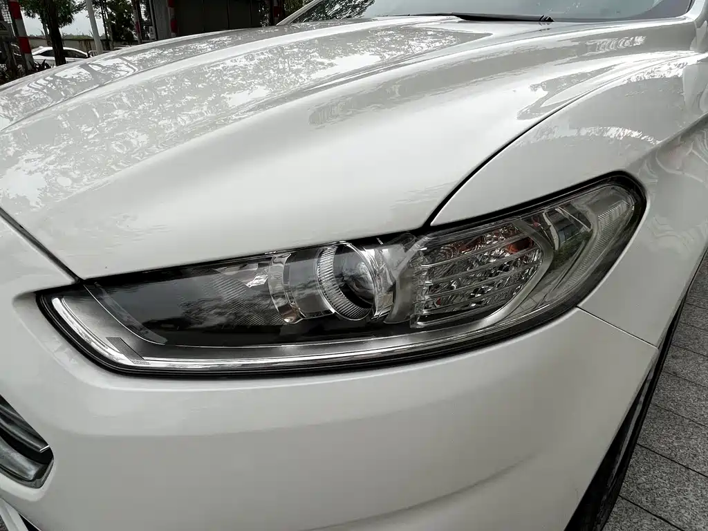 Ford Mondeo 2016 — фото 17