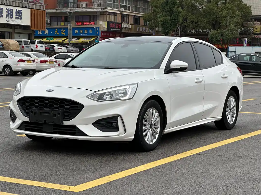 Ford Focus 2020 — фото 1