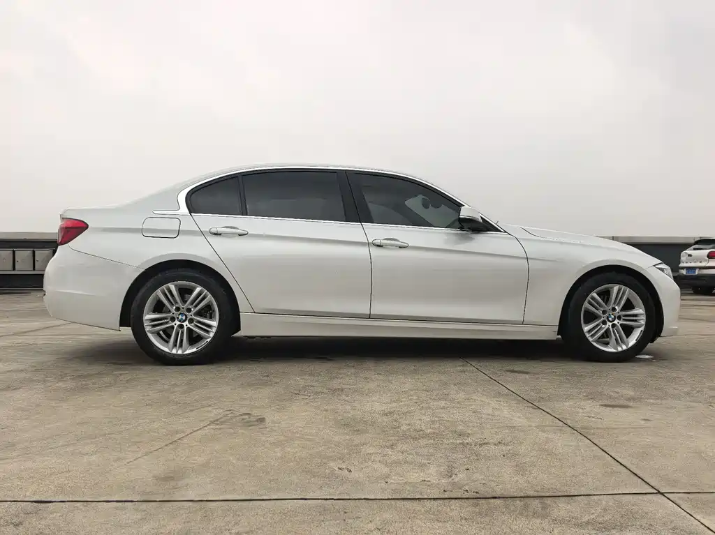 BMW 3 Series 2017 — фото 12