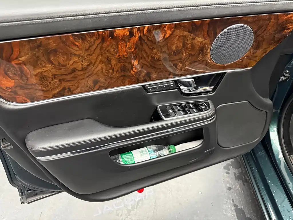 Jaguar XJ 2012 — фото 22