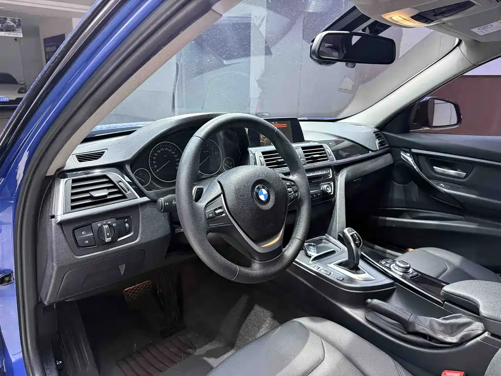 BMW 3 Series 2017 — фото 10