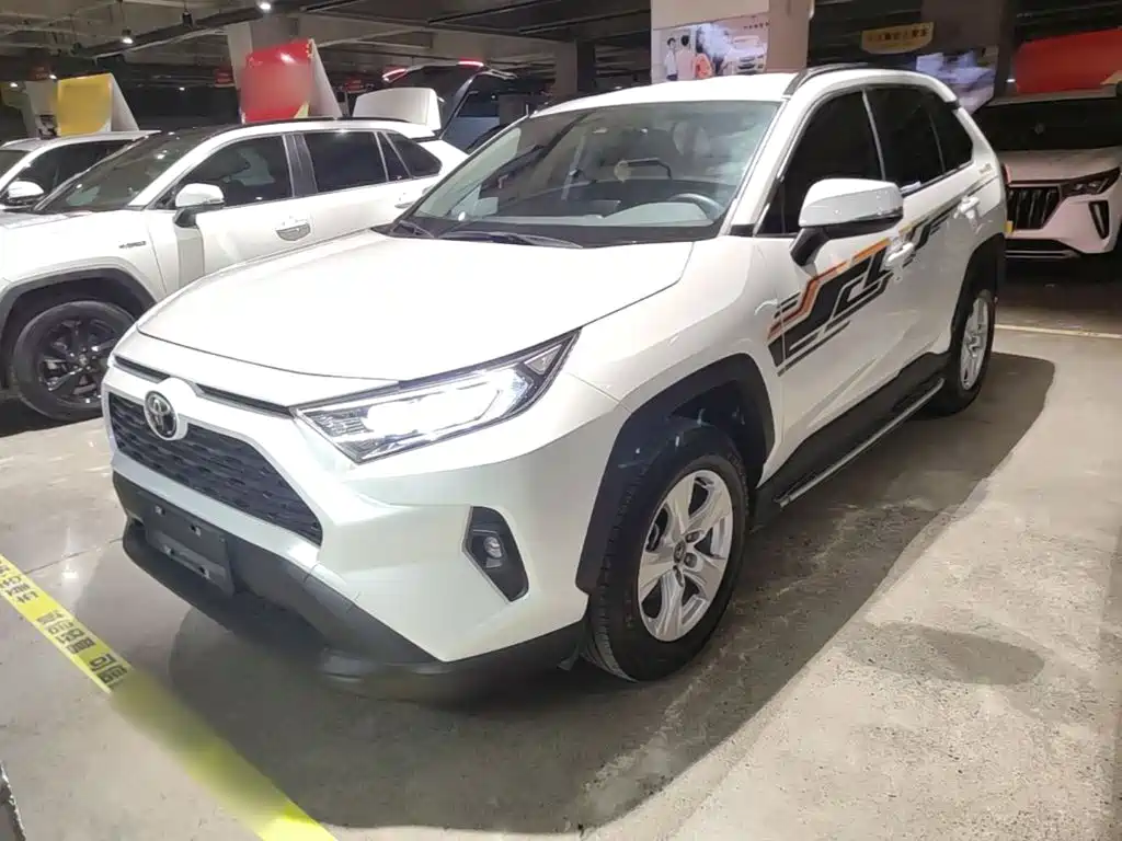 Toyota RAV4 2025 — фото 2