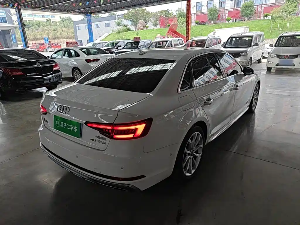 Audi A4L 2018