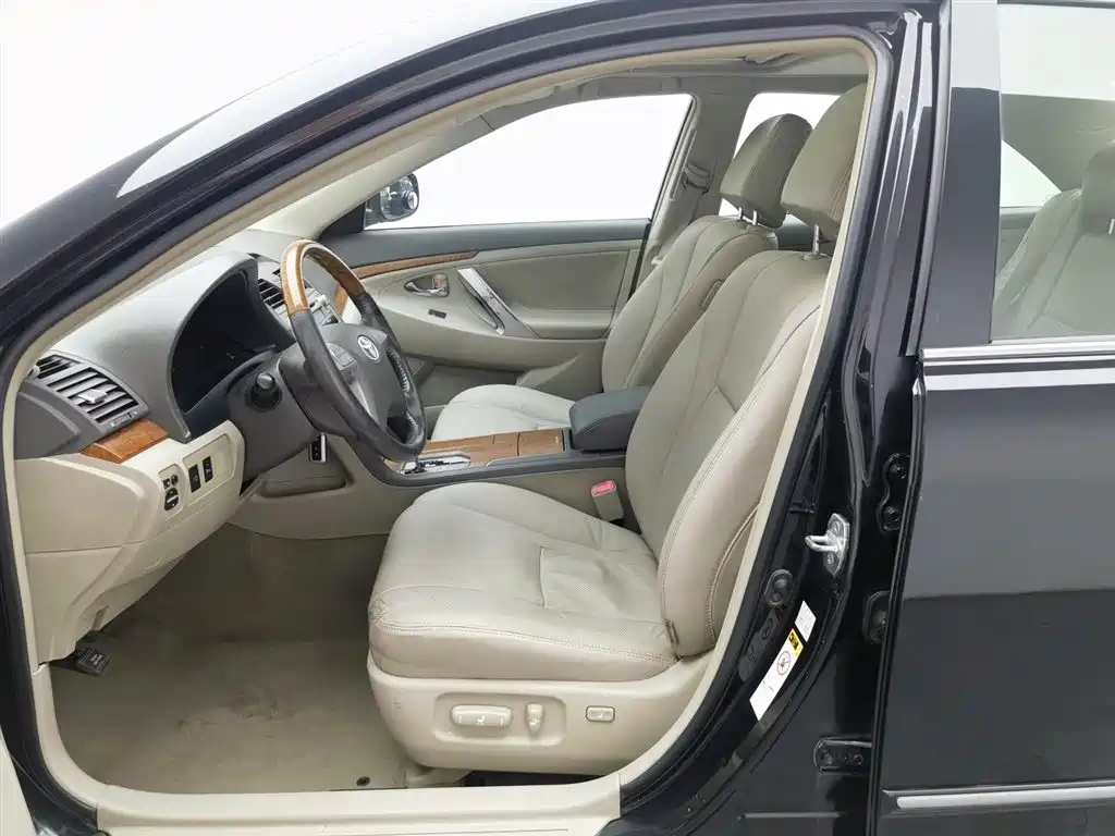 Toyota Camry 2010 — фото 10