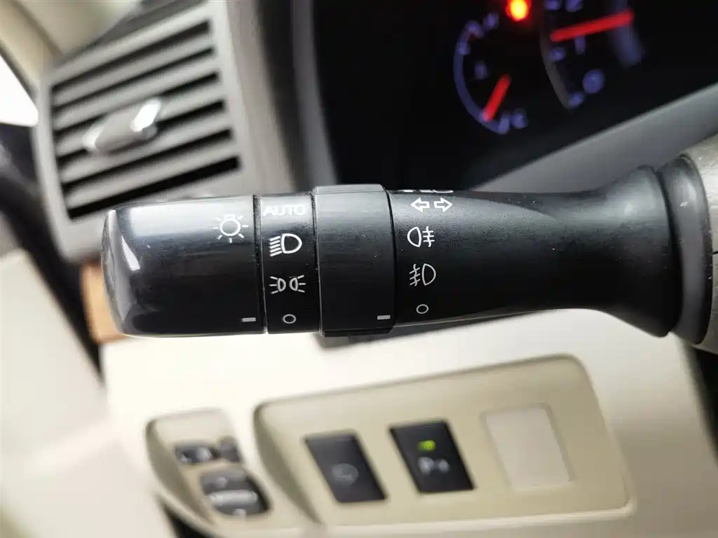Toyota Camry 2010 — фото 21