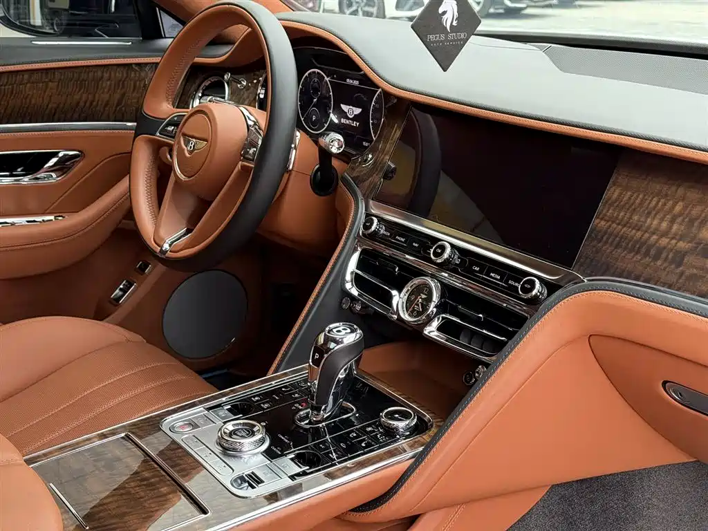 Bentley Flying Spur 2021 — фото 11