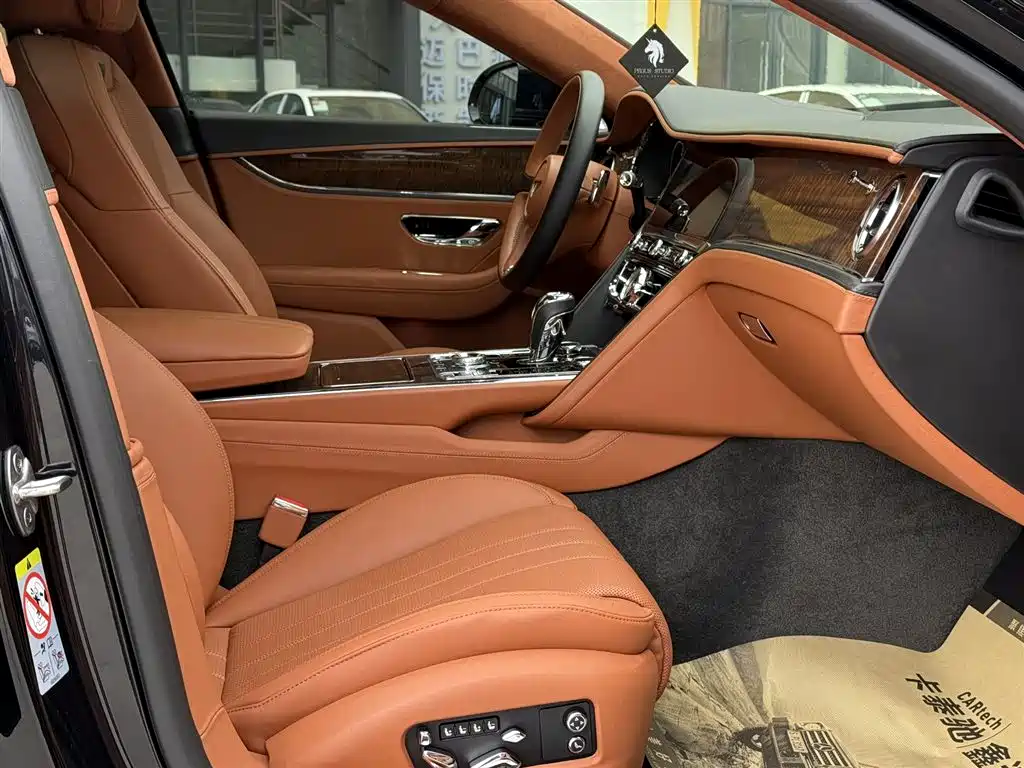Bentley Flying Spur 2021 — фото 21