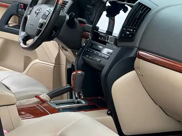 Toyota Land Cruiser 2016