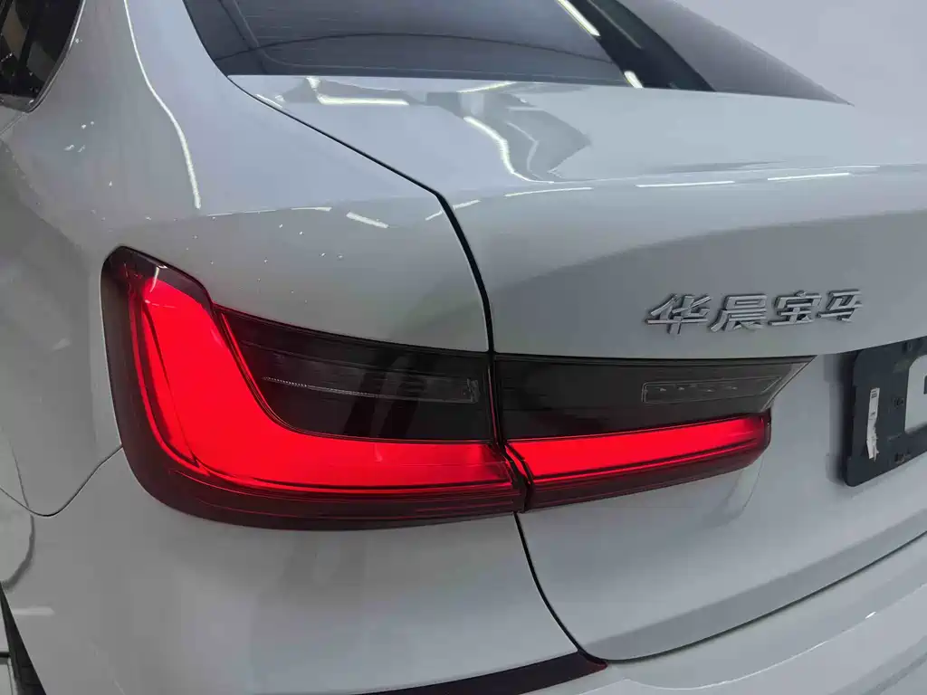 BMW 3 Series 2019 — фото 9