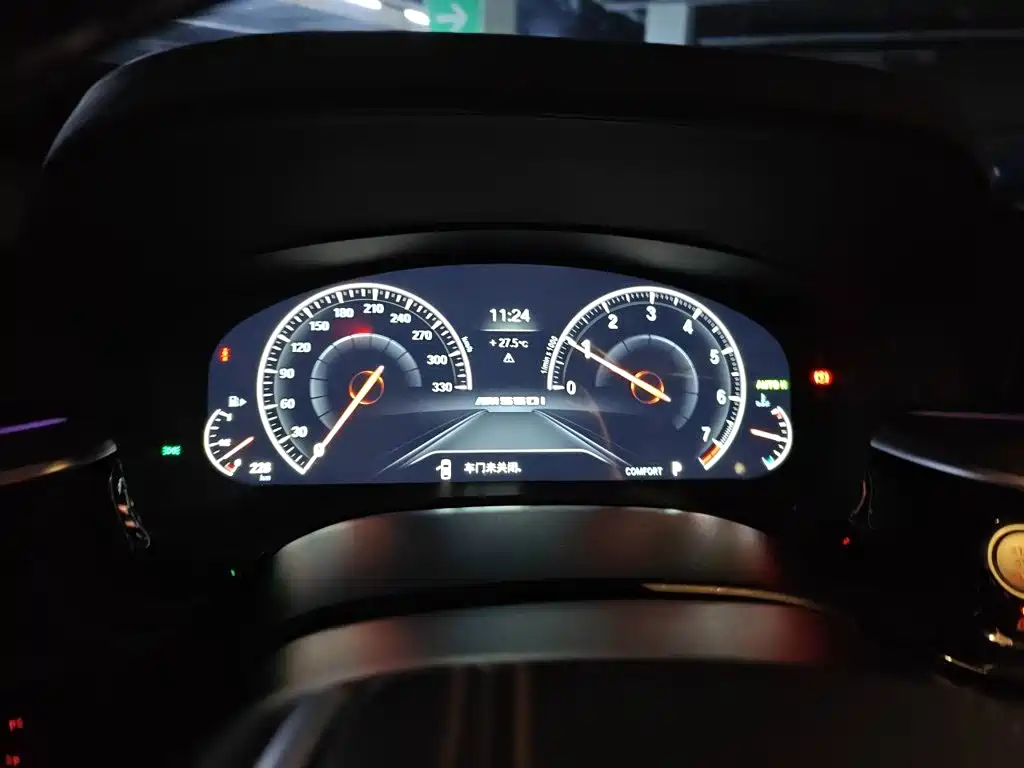 BMW 5 Series 2019 — фото 12