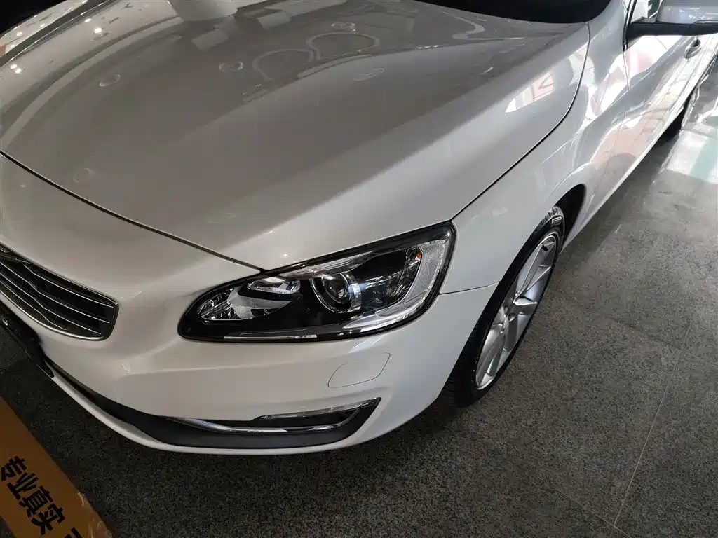 Volvo S60 2017 — фото 18