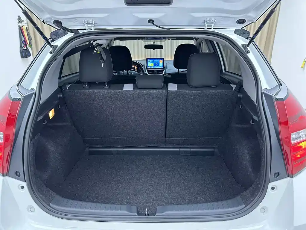 Toyota Yaris L 2023 — фото 11