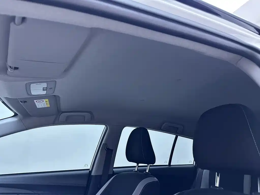 Toyota Yaris L 2023 — фото 8