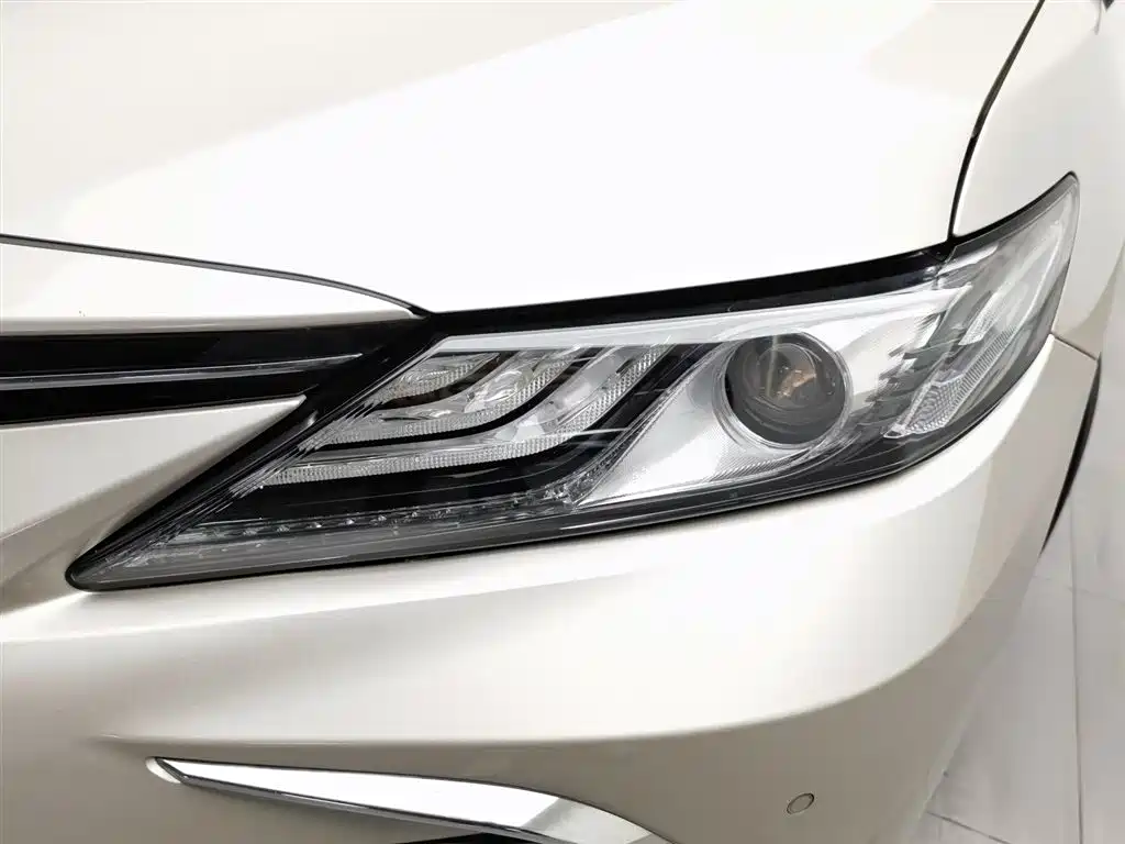 Toyota Camry 2022 — фото 7