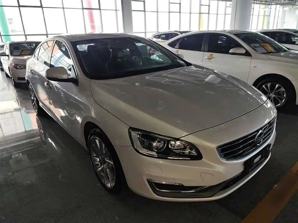 Volvo S60 2017 — фото 22