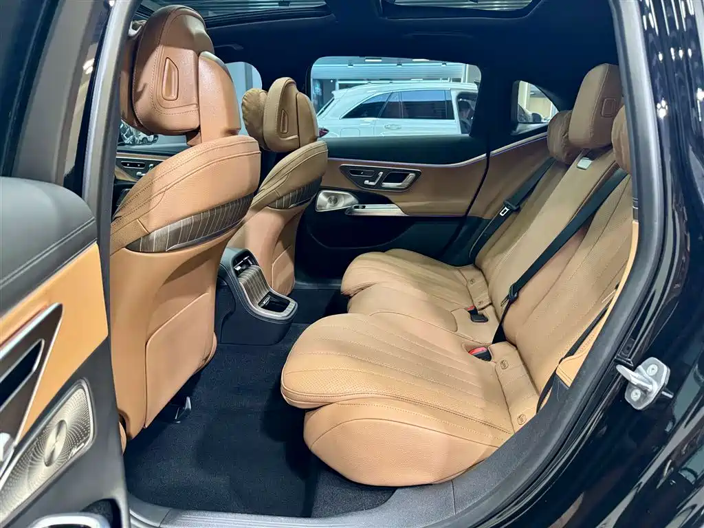 Mercedes-Benz E-Class 2024 — фото 20
