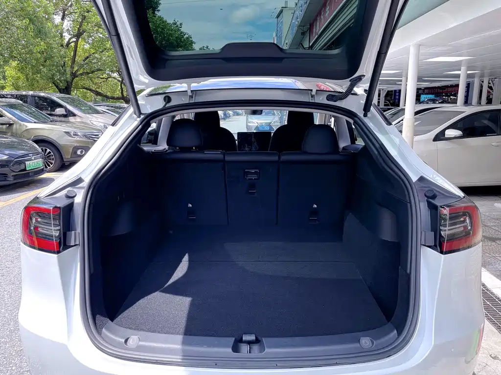 Tesla Model Y 2023 — фото 10