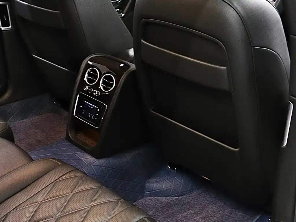 Bentley Flying Spur 2019 — фото 17