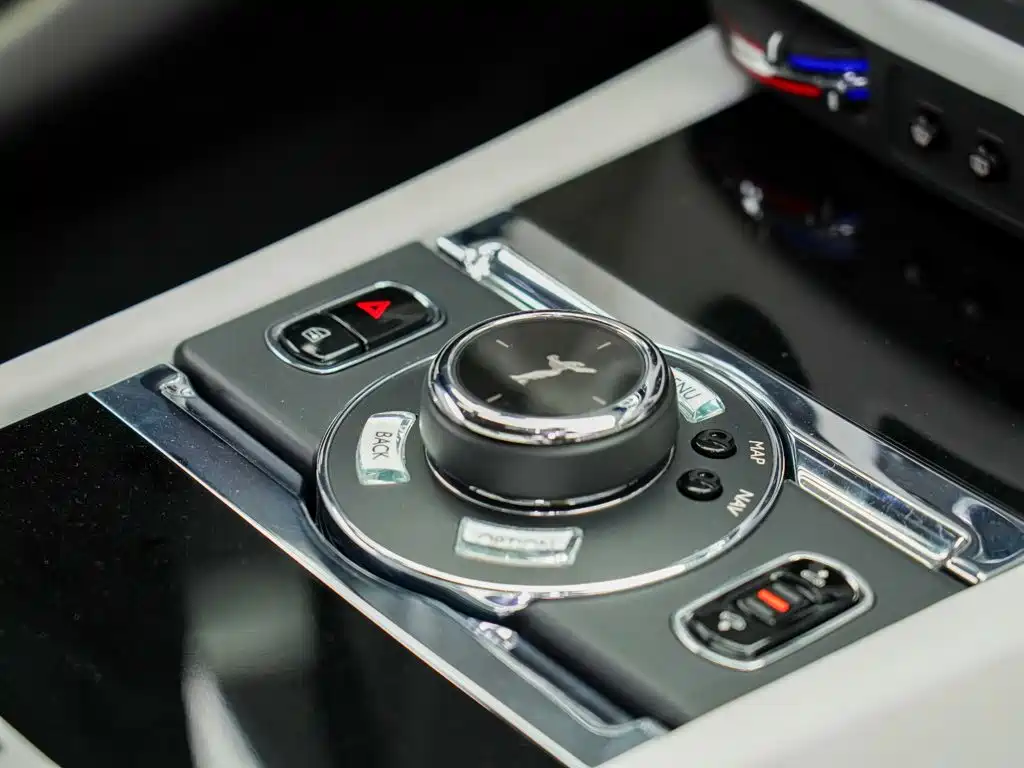 Rolls-Royce Phantom 2023 — фото 17