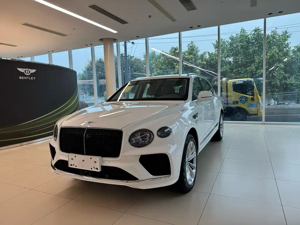 Bentley Bentayga — фото 1