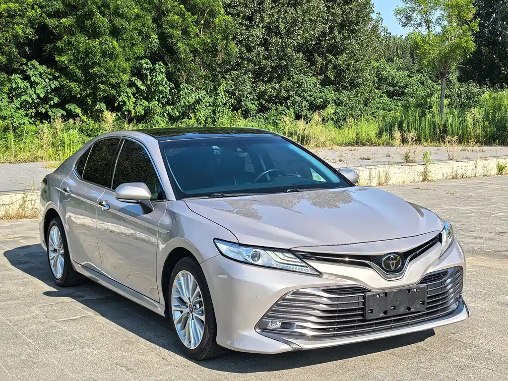 Toyota Camry 2019 — фото 3