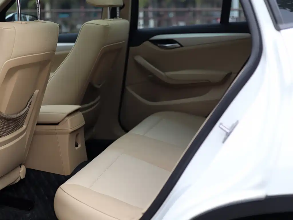 BMW X1 2014 — фото 12