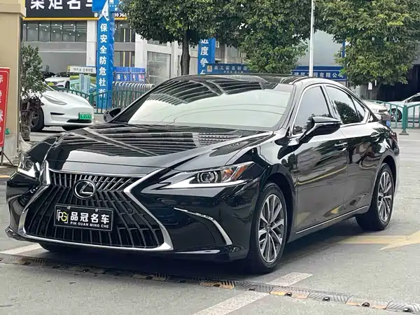 Lexus ES 2024